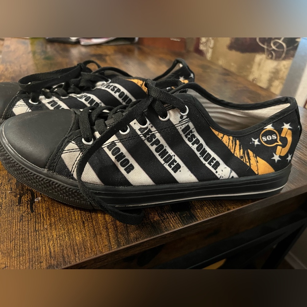 Women’s thin gold line dispatcher shoes